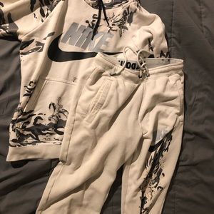 Nike Woman Track Suit